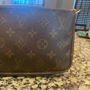 Vintage Louis Vuitton Pouchette in great condition.
